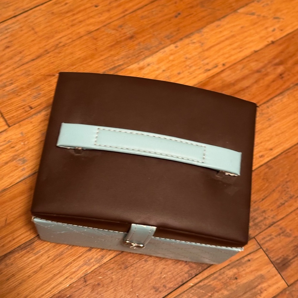 Elegant “Tiffany Blue” Color & Chocolate Jewelry Box - Picture 2 of 13